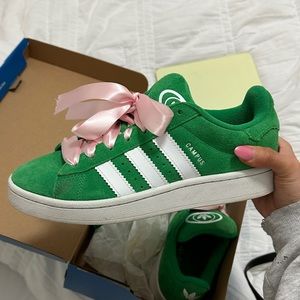 Green Adidas Campus 00s women’s size 7.5, very good condition with ribbon laces